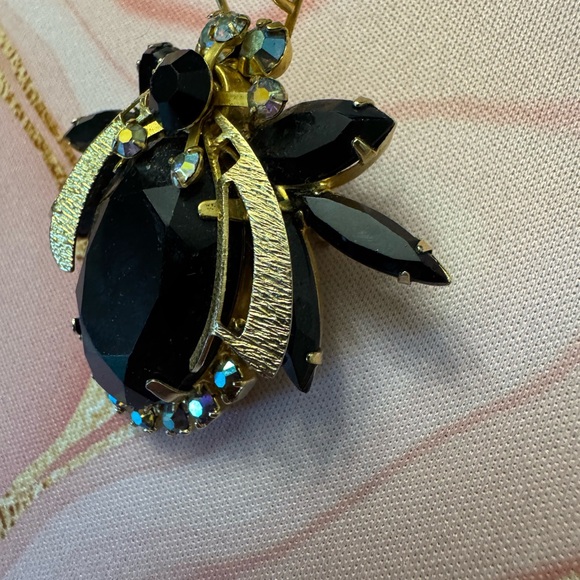 Vintage Beetle Brooch Host Pick 🥳 - Picture 2 of 6